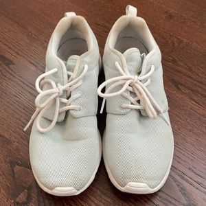 Women’s Nike sneakers